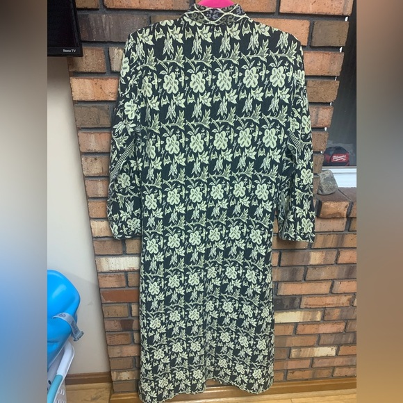 100% Cotton Handwoven Women’s Button Up Gown - Picture 2 of 4